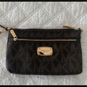 Mochael Kors Wristlet